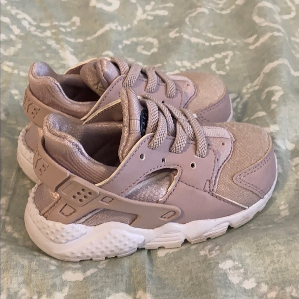 Toddler Girls Huarache Nike Sneakers, Size 6